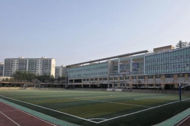 경기도의회 정하용 의원, 용인 보라고등학교 친환경 인조잔디 운동장 조성 확정... 교육 인프라 개선 위한 협력 성과