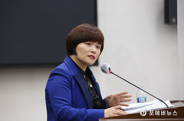하남시의회 김은영의원이 지난 11일 열린 제308회 임시회 제2차 조례심사특별위원회에서 입법취지를 설명하고 있다.