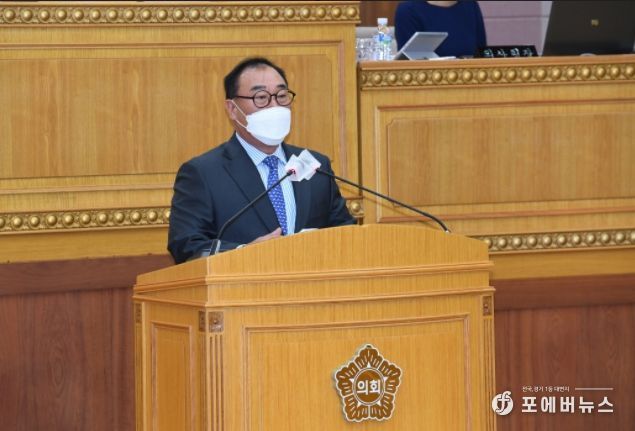 홍성표 의원이 제339회 임시회 제2차 본회의에서 ‘양주시 공공급식 지원에 관한 조례안’을 대표 발의하고 있다.