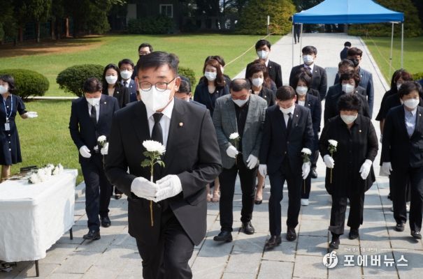 용인시의회, 현충탑 참배하며 제9대 활동 시작