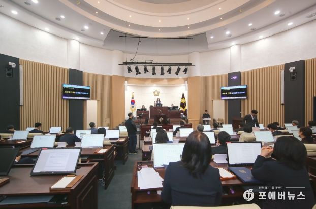 제221회 화성시의회 임시회 중인 모습이다.