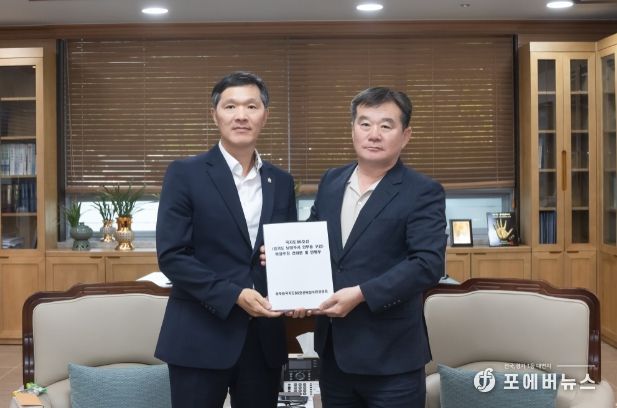 김현택 의장이 남양주시 의회를 방문한 와부읍 국지도 86호선 확장 추진위원회 위원들과 간담회를 가졌다.