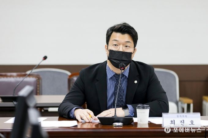 지난 제282회 임시회에서 조례안에 대해 설명하고 있는 최진호 의원의 모습.