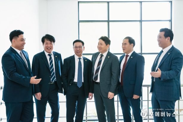 도시건설위원회 (왼쪽부터 김상균, 유재호, 정흥범, 임채덕, 김상수, 이계철 의원)