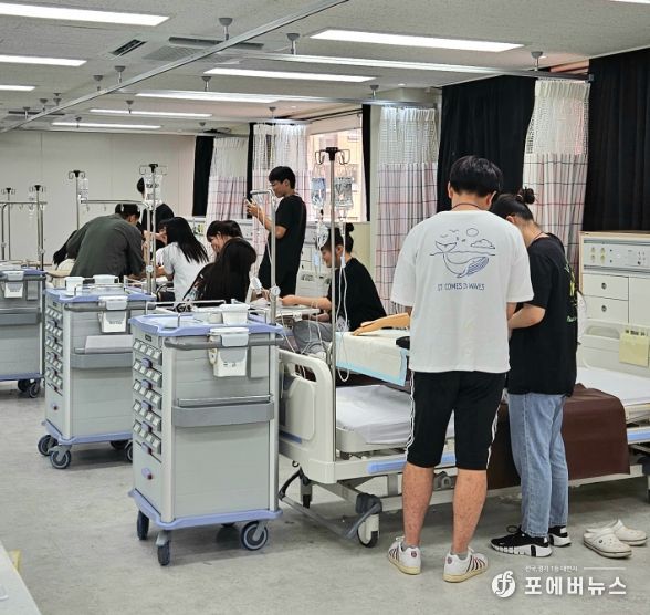 간호사가 되기 위한 임상술기 수업장면