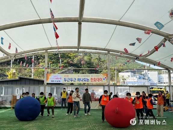 여수시 소라종합사회복지관은 지난 9일 한화솔루션(주)와 함께 시니어 체육대회 ‘두근두근 하나되는 한화데이’를 개최했다.