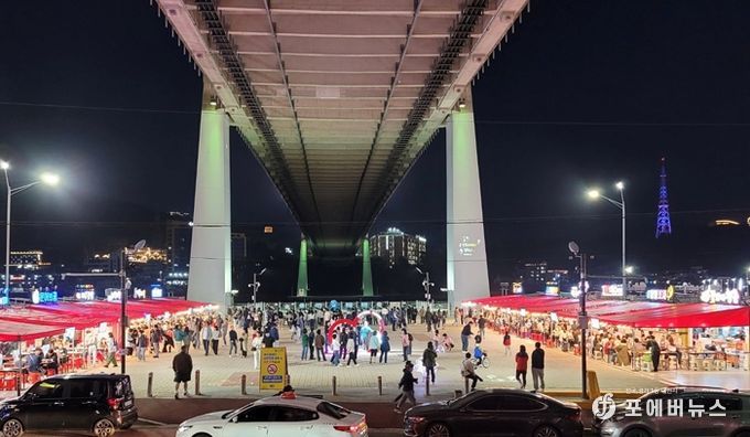 여수시가 대표 관광콘텐츠인 낭만포차를 새롭게 이끌어갈 제8기 운영자를 모집한다.