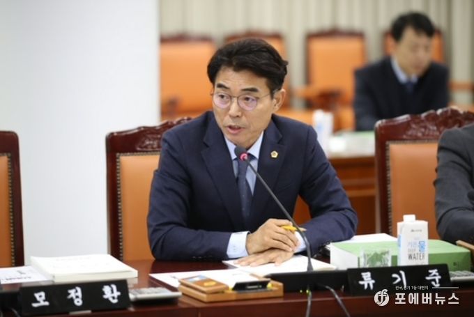 류기준 도의원이 지난 28일 전라남도 2023년도 제2회 추가경정예산안 심사를 진행하고 있다.