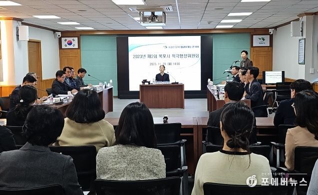 ‘2023년 제2회 적극행정위원회’를 열고 적극행정 우수공무원 12명을 선정