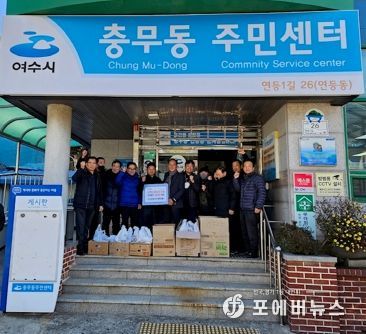 지난 2009년부터 꾸준히 ‘사랑의 동지 나눔 행사’를 펼쳐온 소나무재가노인복지센터는 지난 22일 동지를 맞아 충무동 주민센터에 동지죽 100인분을 기탁했다.