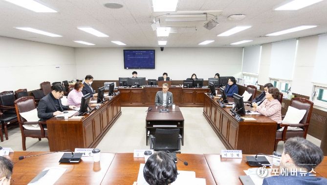 안산시의회가 15일 제287회 폐회 중 의회운영위원회를 열어 제288회 임시회 의사일정을 확정했다. 사진은 이날 의회운영위원회 중 한 장면