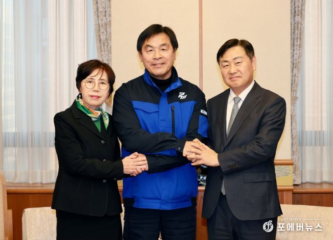 16일 김관영 전북특별자치도지사와 국주영은 도의장 등 대표단은 대규모 지진피해를 겪고 있는 일본 이시카와현을 방문하여 하세히로시 현지사와 면담하며 슬픔을 위로하고 피해복구와 지역경제 활성화를 응원하고 있다