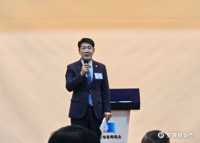제188차 화성경제인포럼에서 축사하는 화성시의회 배정수의장