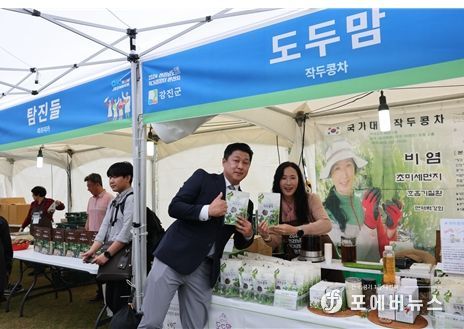 판촉 행사에 참석한 김주웅 의원