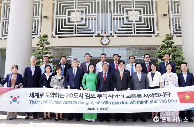 투득시 관계자와 교류 방안 협의하는 김병수 김포시장