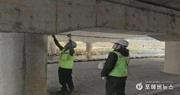 제3종시설물 실태조사에서 교량의 안전성을 점검하고 있다.