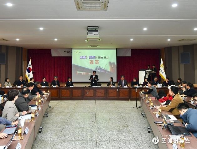김포시가 24일 연두 언론 시정기자회견을 개최하고 올해 김포시 방향에 대해 설명했다.