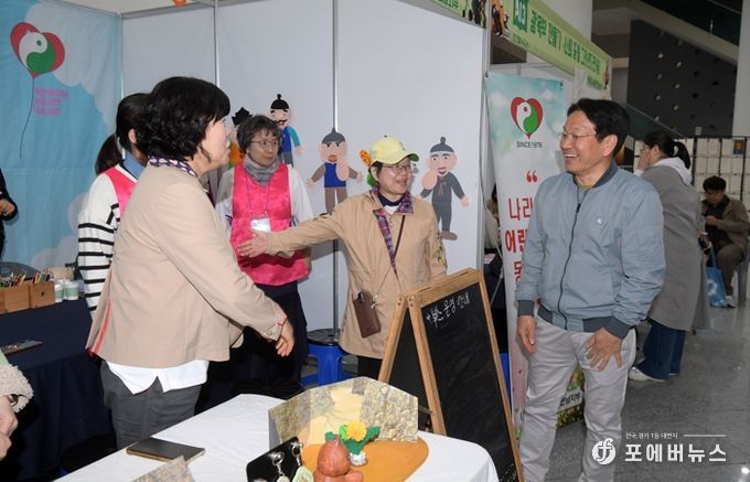 광주광역시청에 책향기 가득…도서관 문화마당 인기