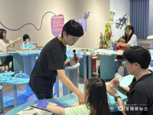 황수경의 <모두의 식탁> 진행 전경