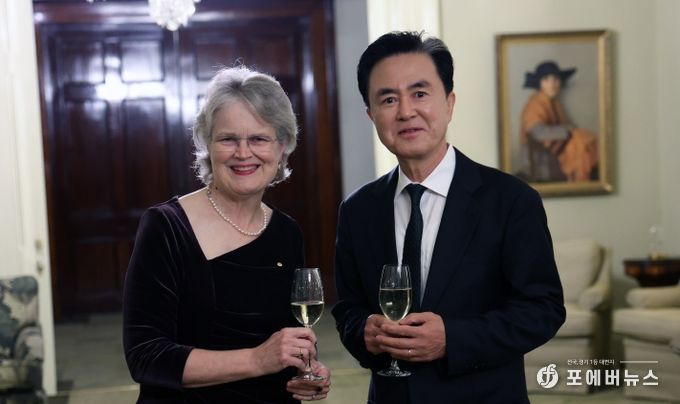 호주 출장 김태흠 지사, 프랑세스 애덤슨 남호주 주총독 접견