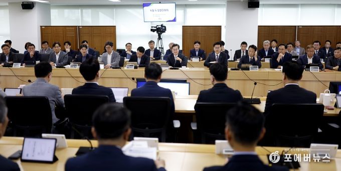  10일 오전 경기도청 율곡홀에서 열린 6월 도정열린회의에서 김동연 경기도지사가 발언하고 있다. (경기도 제공)