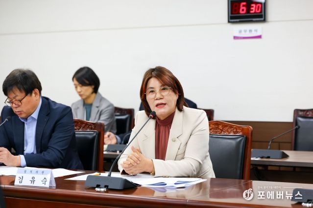 김유숙 의원이 지난 28일 제299회 임시회 제1차 도시환경위원회에서 조례안에 대해 대한 질의응답을 하고 있다