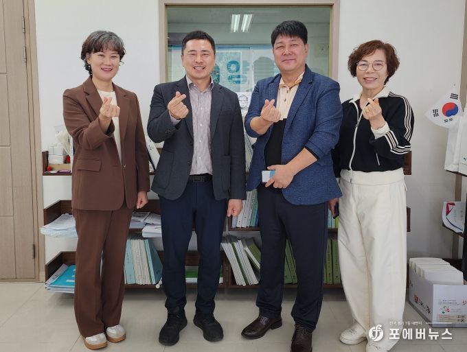 임형석 전남도의원이 10월 28일, 광양사무소에서 광양시내 그룹홈 원장들과 간담회를 마치고 기념사진을 찍고 있다.