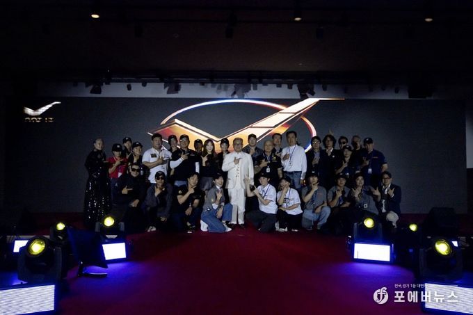 앤디박 의장과 주최인 그랜디엔터테인먼트외 전 스텝진 사진촬영