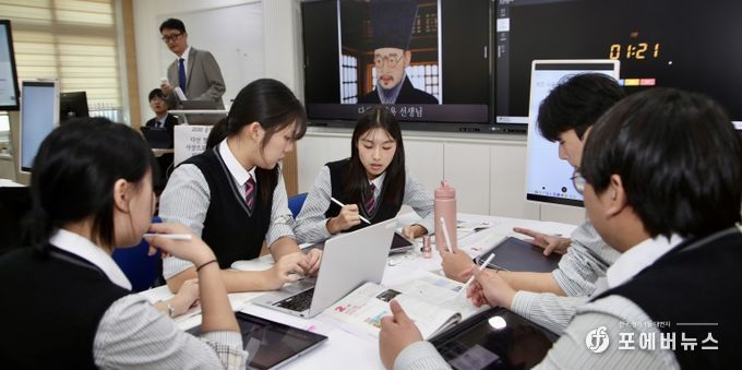 6일 예당고등학교에서 ‘다산 정약용의 사상으로 알아보는 지방자치제도’를 주제로 한 중등 2030교실 수업이 이뤄지고 있다.