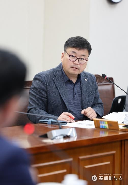 모정환 의원 기획행정위원회에서 질의 모습 사진