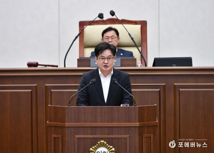 김병수 시장이 1일 김포시의회 제264회 임시회에서 2026년도 시정 및 운용 방향에 대한 시정연설을 하고 있다.