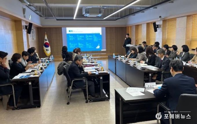 허남석 안산시 부시장이 1일 시청 제1회의실에서 ‘아동친화도시 조성전략 수립 연구용역’ 최종보고회를 진행하고 있다.