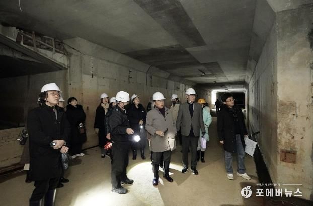 구미동 성남물빛정원 지하 공동구 활용도를 찾기 위해 진행 중인 시민 탐사대 프로그램에 참여 중인 신상진 성남시장