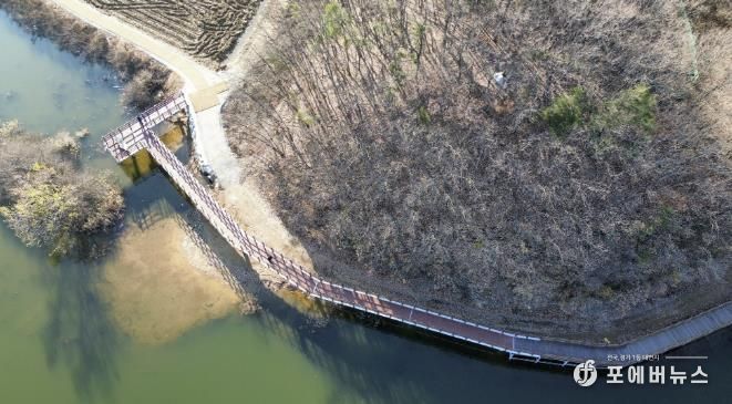 용인특례시가 처인구 이동읍에 있는 이동저수지 둘레길 단절 구간 연결공사를 마무리했다.