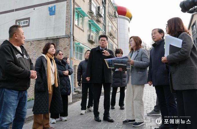 인천 중구, 동화마을 벽화 리뉴얼 사업 추진 중‥지난 10일 김정헌 구청장 현장 방문