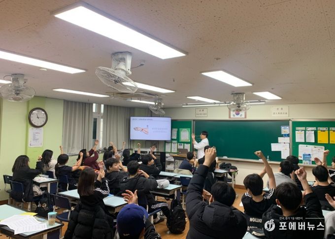 청소년 한의약건강교실 진행 모습