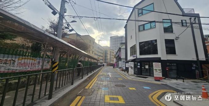 숭곡초·중 앞 도로확장 및 캐노피 설치 후 사진