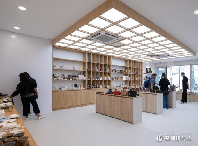 지난해 9월 개관한 공예전시관 ‘강북 에이앤씨(ANC, Art aNd Crafts)’ 내부 전경