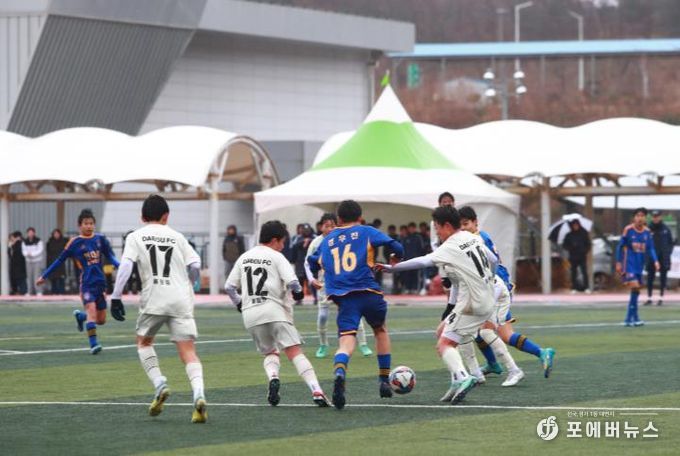2025년 열린 울진금강송 춘계 중등 축구대회 경기 모습