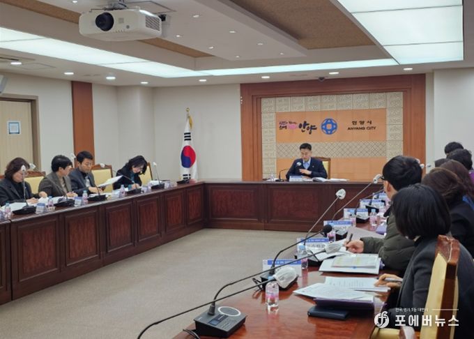 30일 오전 11시 시청 전자회의실에서 이계삼 안양시 부시장이 설 명절 종합대책 회의를 주재하고 있다