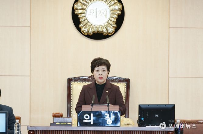 영등포구의회 정선희 의장이 제267회 임시회 제1차 본회의를 주재하고 있다