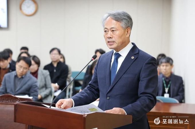 박성재 전남도의원이 보건복지환경위원회 회의(2일)에서 제안설명을 하고 있다.