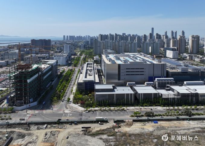 삼성바이오로직스(우)와 싸토리우스(좌)-인천광역시 제공