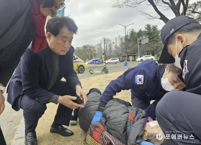 하은호 군포시장 길에 쓰러진 할머니 구조