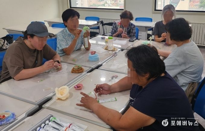 지난해 관악구 1인가구 대상 '행복톡톡 행운랜드 공예모임' 활동 모습