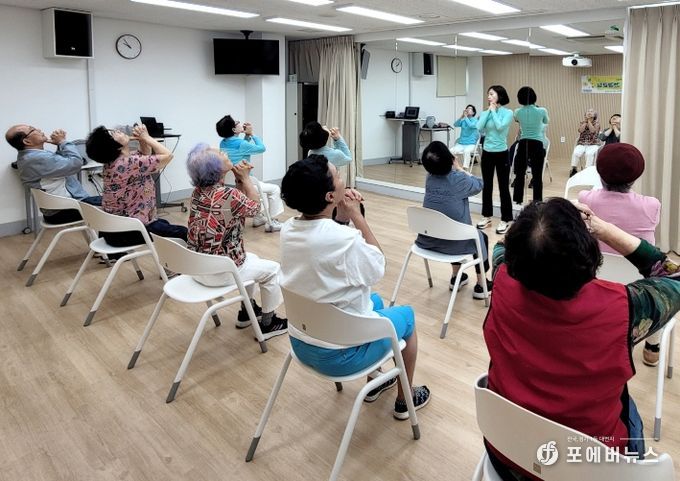 청춘백세학교 운동 프로그램 활동