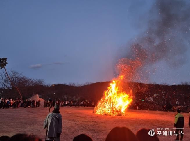 강화군, 박물관서 띄운 소원 2,035개… 전등사 달집태우기로 마무리