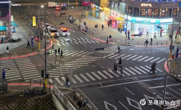 파주시, 바닥형 보행신호등 확대 시범 설치