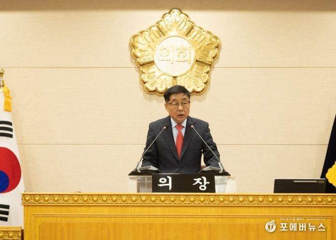 윤창철 의장이 제387회 정례회 제1차 본회의를 주재하고 있다.